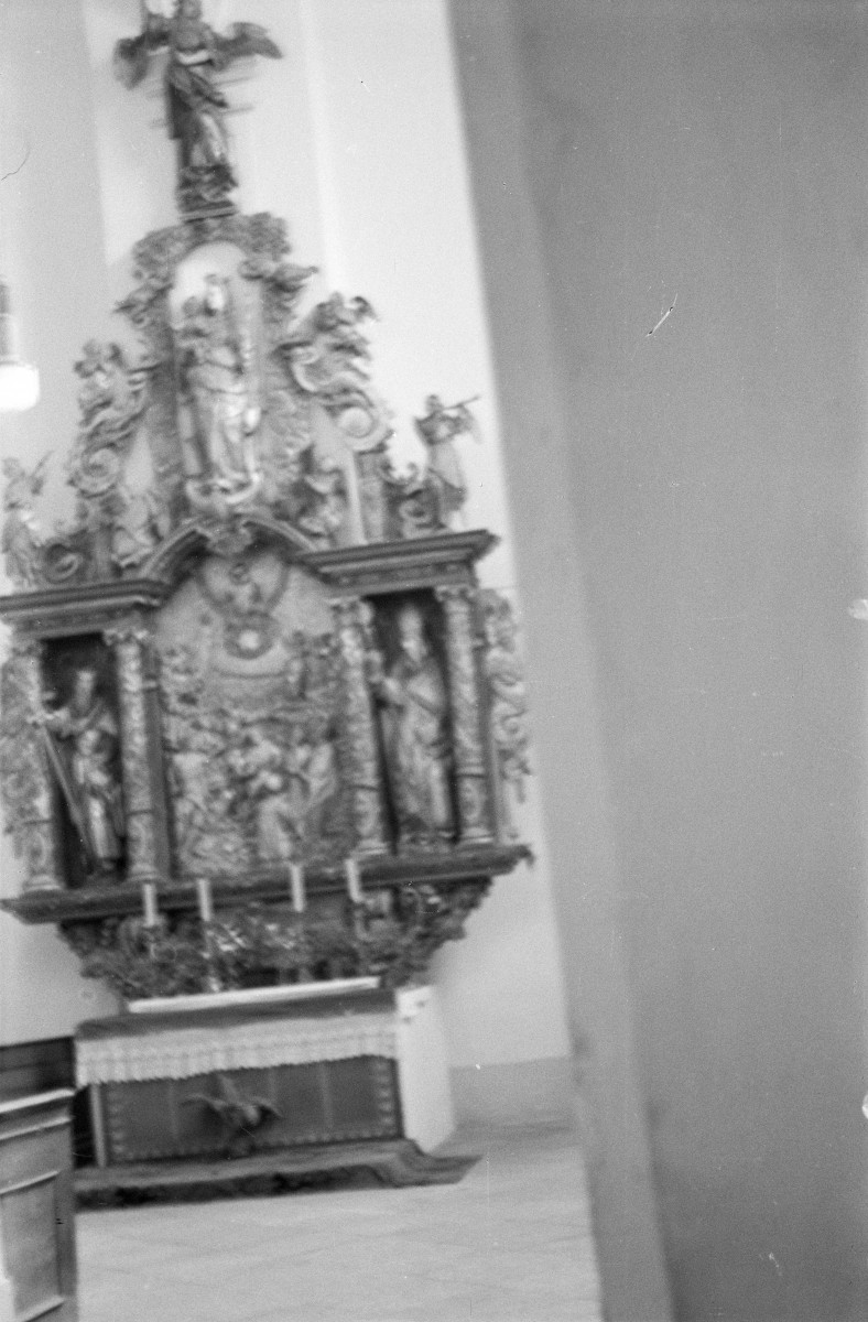 ołtarz w nawie płd. kościoła pw. Wniebowzięcia Najświętszej Marii Panny, skan 1