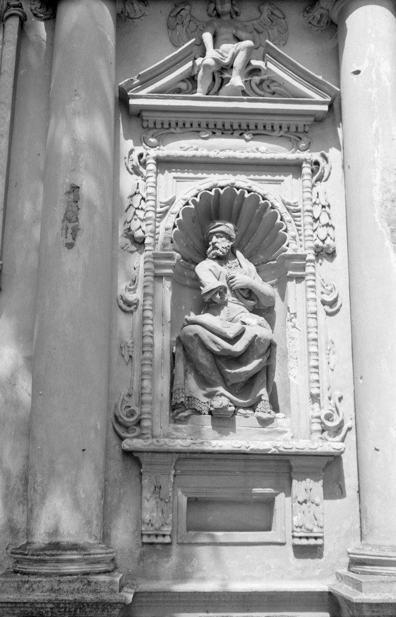 domek Loretański 1634-38 - elewacja południowa, terrakotowa figura Exechiela w niszy, skan 1