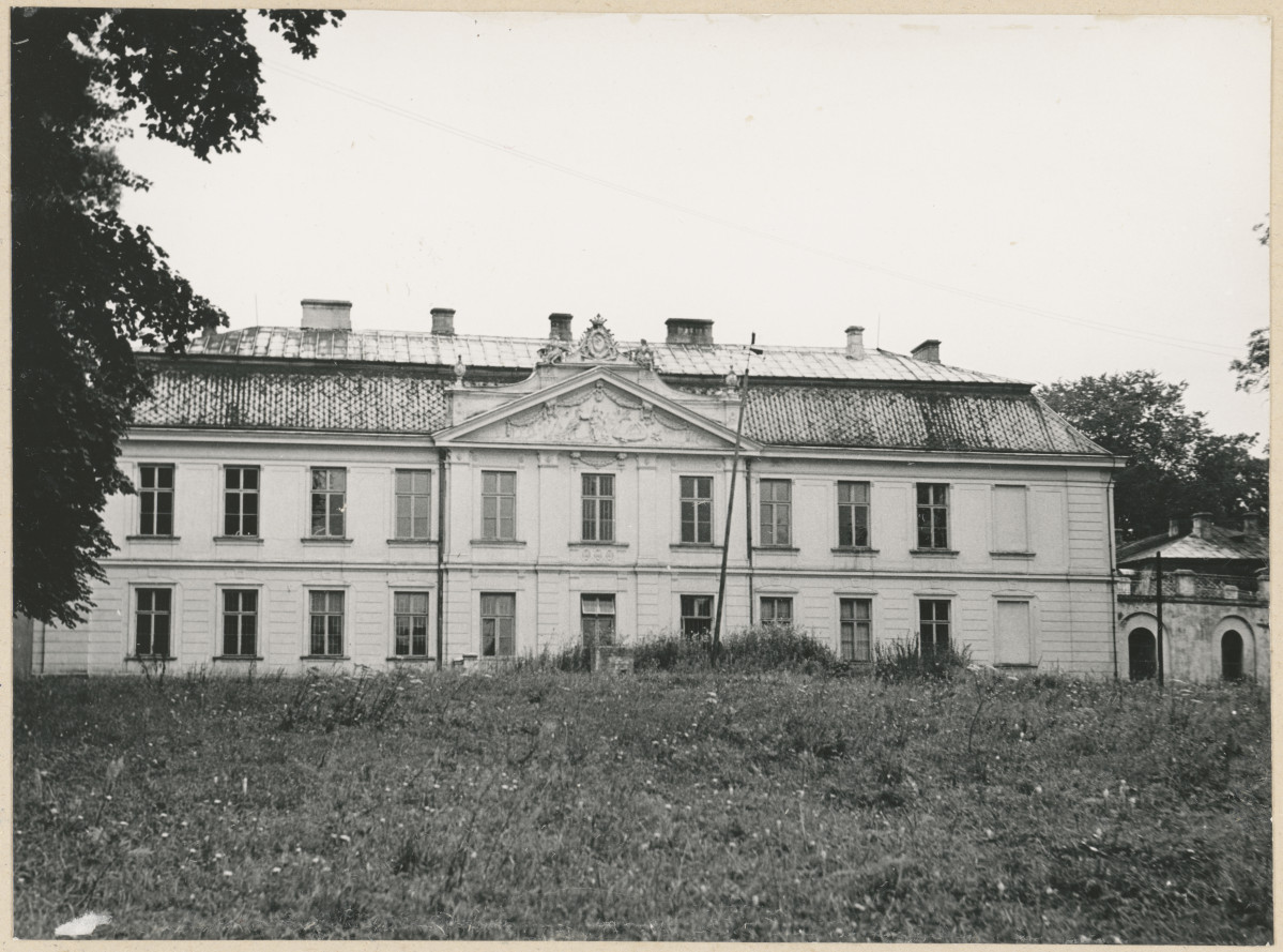 Zespół pałacowy - widok elewacji ogrodowej pałacu, skan 1