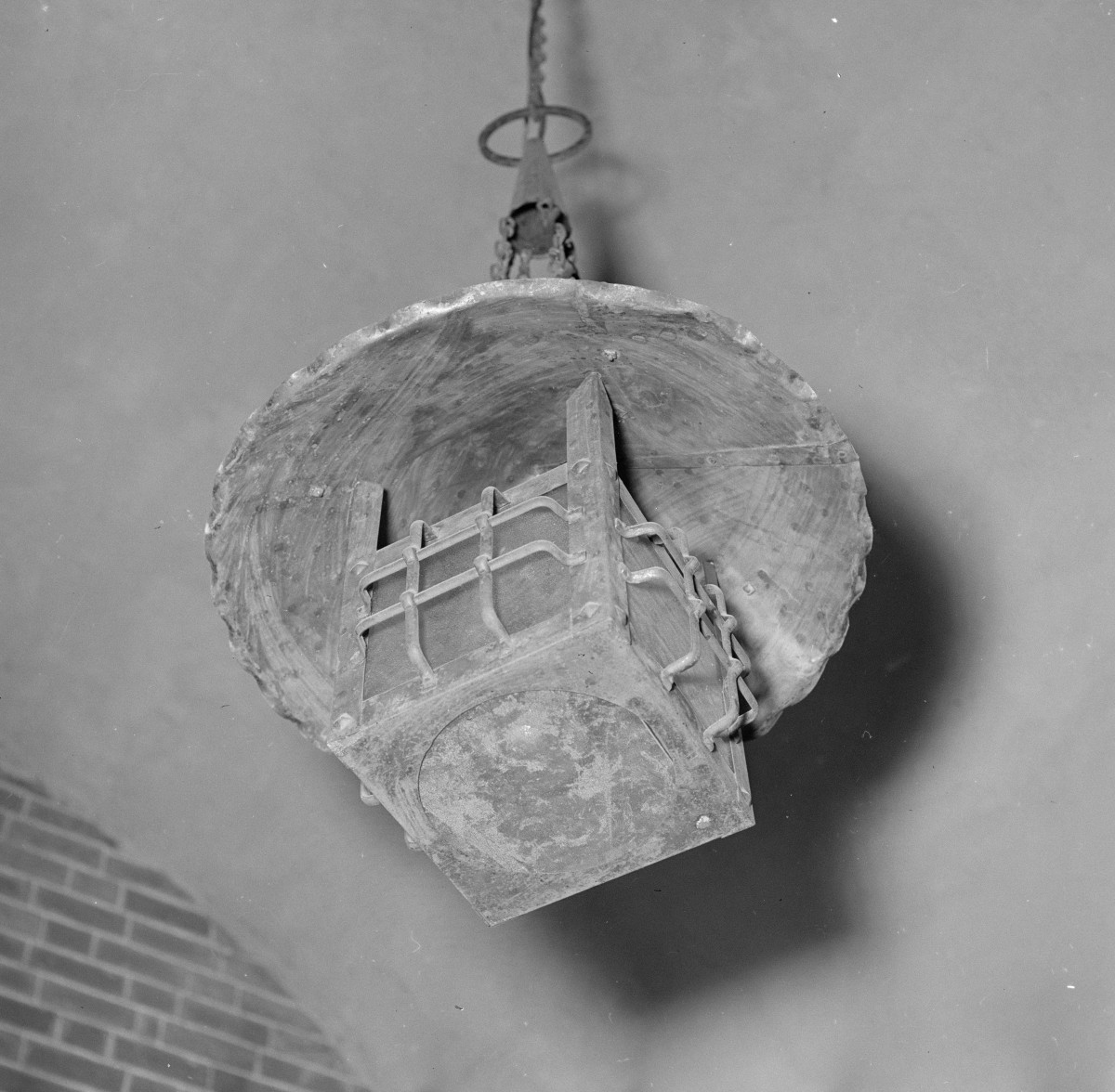 Kościół św. Jakuba Apostoła - zakrystia lampa, skan 1