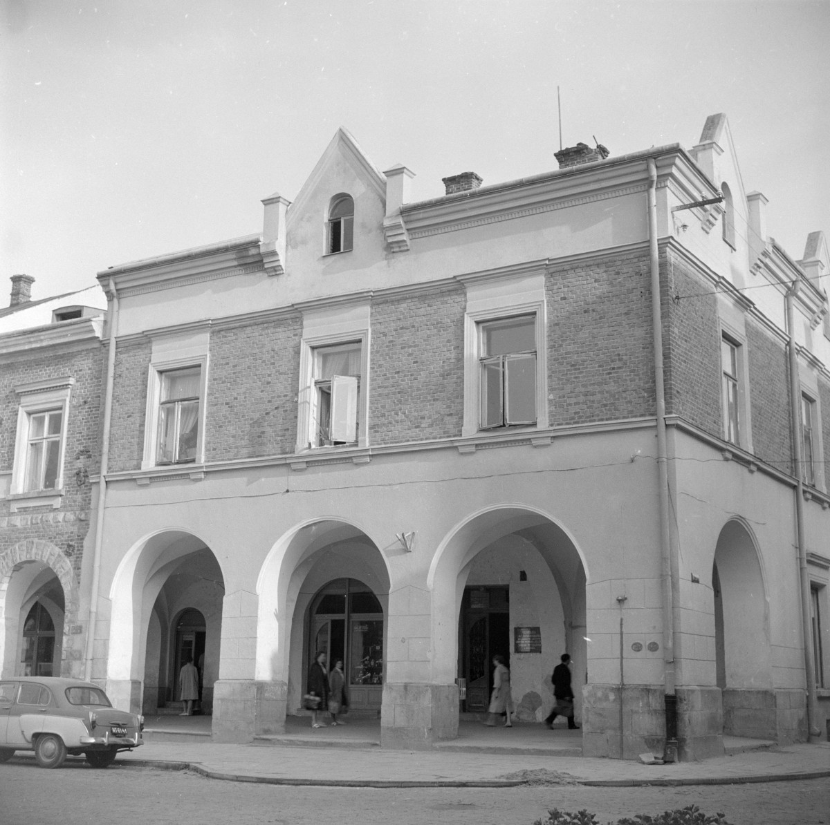 kamienica - elewacja frontowa, skan 1