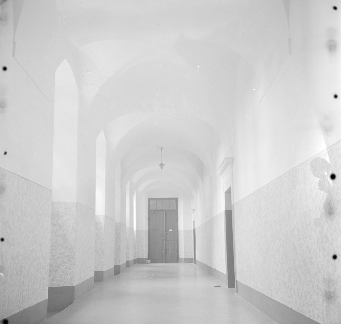 zespół klasztorny norbertanek - korytarz, skan 1