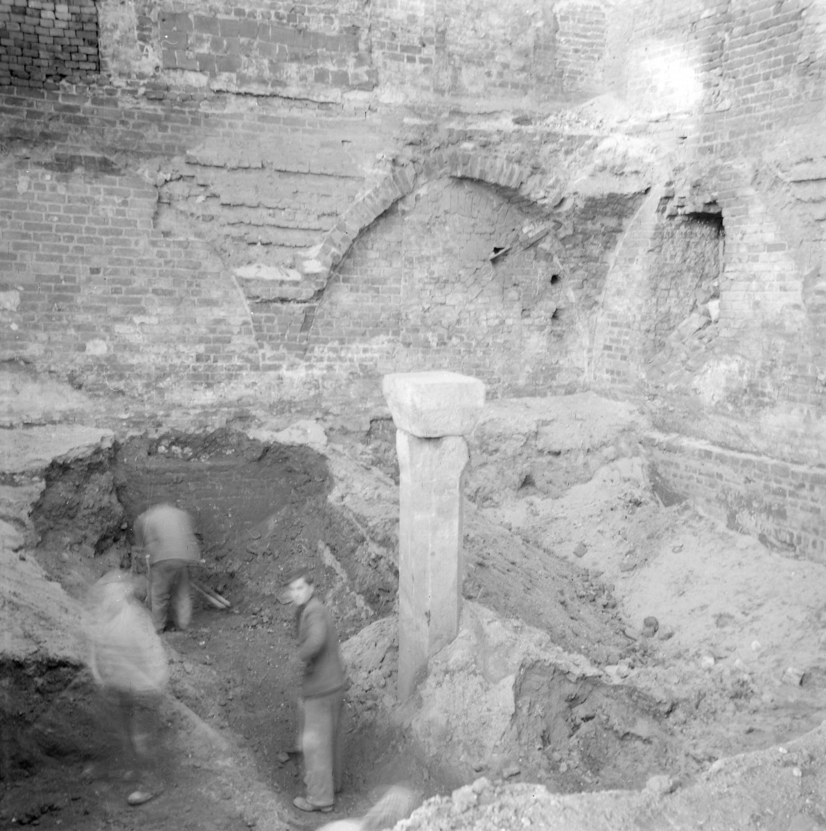 Papieski wydział teologiczny. Odkrywki archeologiczne w przyziemiu. Prace odkrywkowe., skan 1