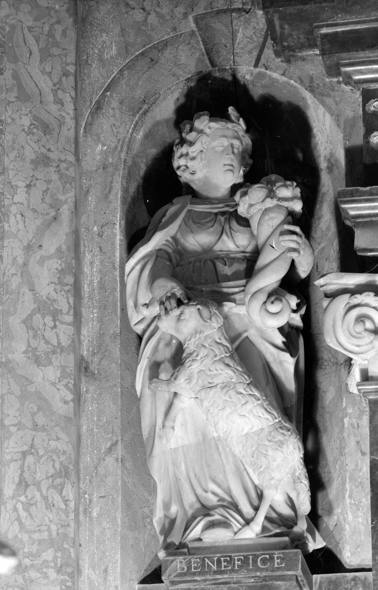 Katedra pw. Wniebowzięcia Najświętszej Marii Panny - wnętrze - kaplica W. Gembickiego (Niepokokalanego poczęcia Najświętszej Marii Panny), ściana południowa, nagrobek W. Gembickiego - figura od strony wschodniej, górna "Benefice", skan 1