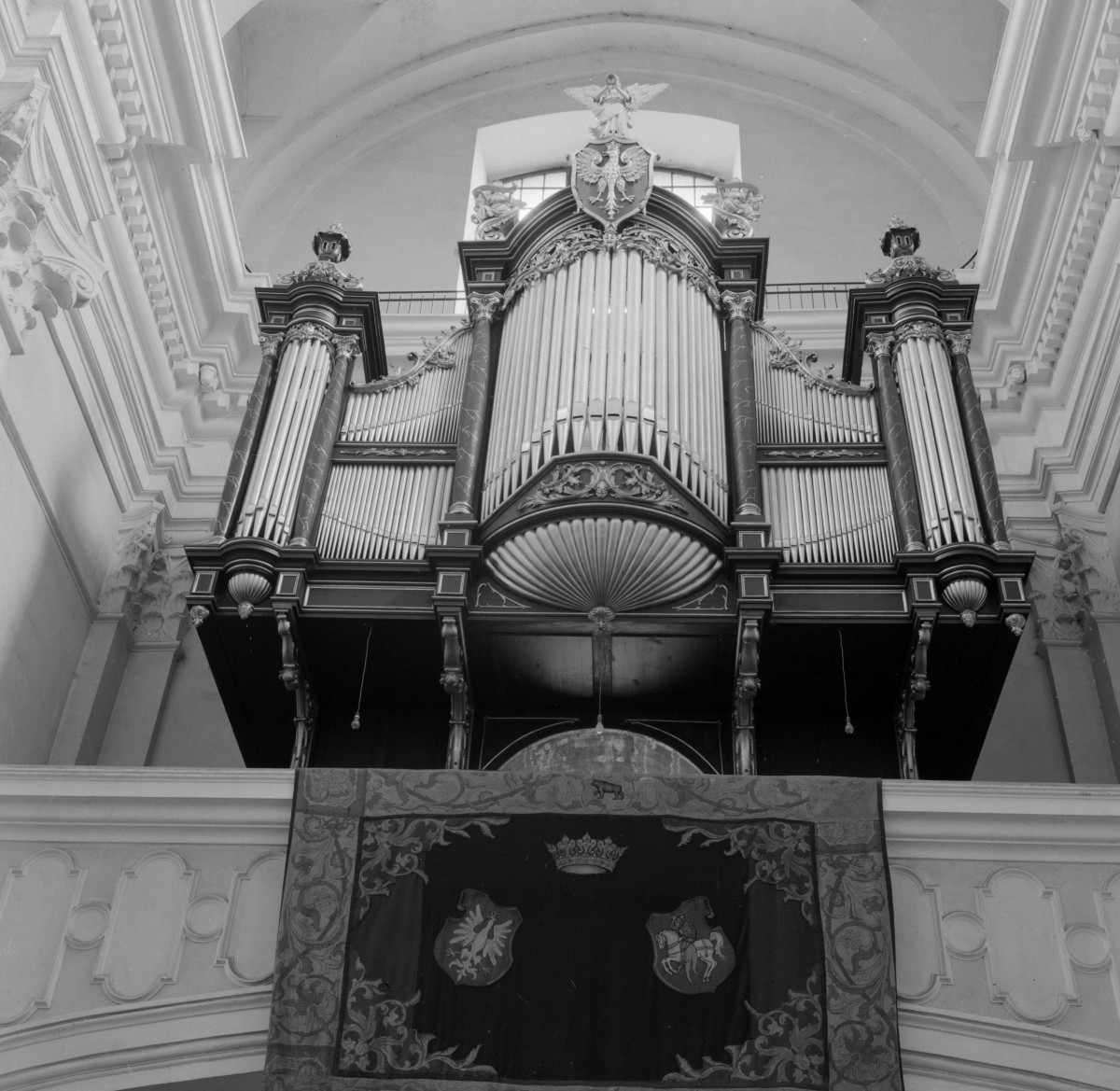 kościół pw. Serca Pana Jezus - wnętrze: organy, skan 1