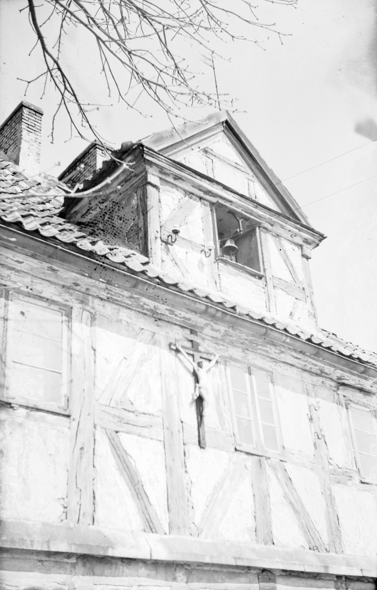 Zabudowa miejska. Ryglowy szpital dla ubogich. Elewacja szczytowa z mansardą., skan 1
