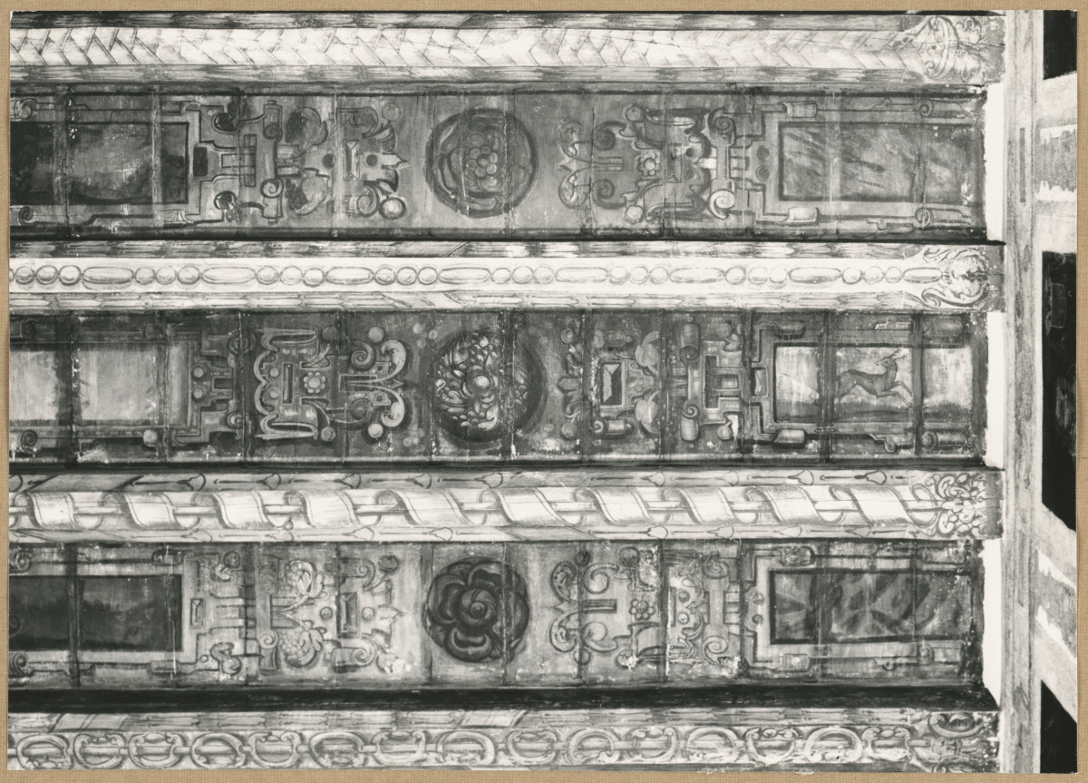 Pałac biskupów - wnętrze, d. sala jadalna, fragment polichromii stropu , skan 1