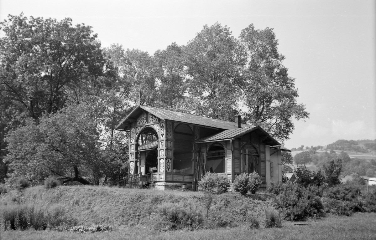 Park Słotwiński, dawny pawilon koncertowy (1870), obecnie restauracja „Koncertowa” - widok ogólny, skan 1