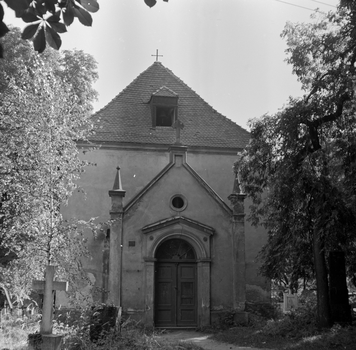 kaplica cmentarna - elewacja frontowa, skan 1