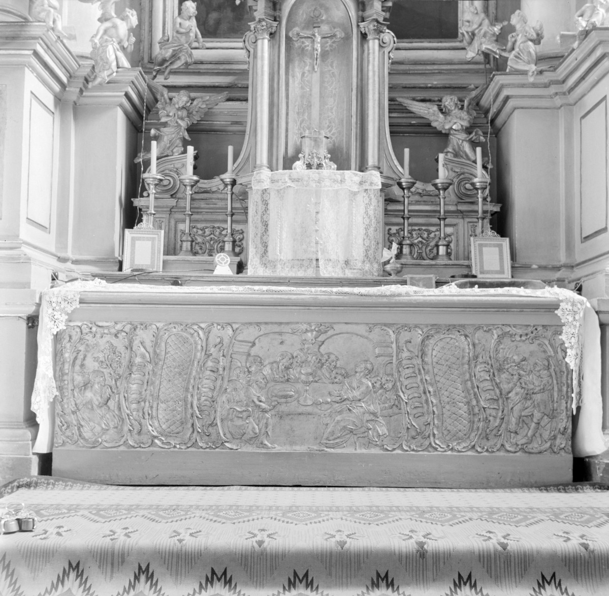 Kościół św. Katarzyny i Świętej Trójcy - ołtarz główny, antepedium, skan 1