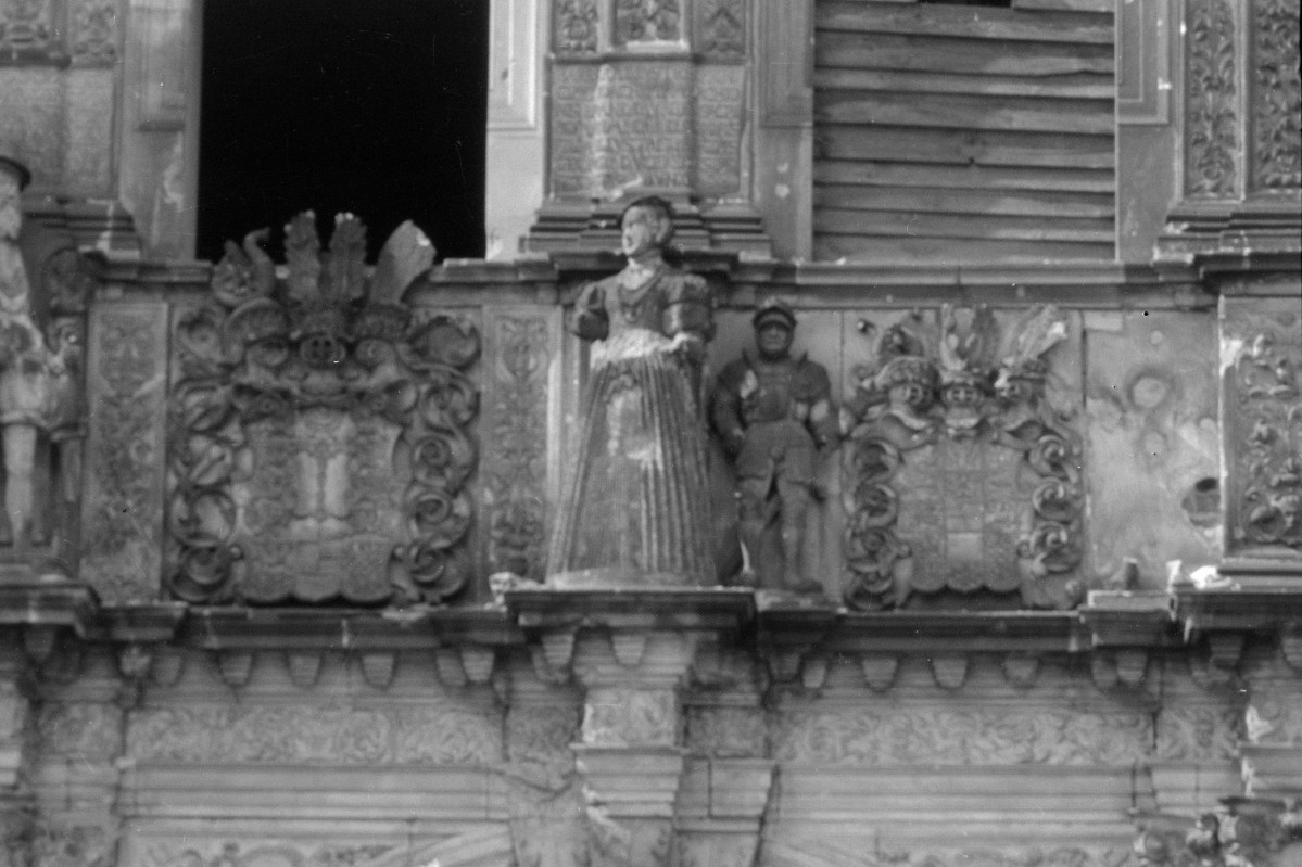 zamek - brama główna - fragment, skan 1