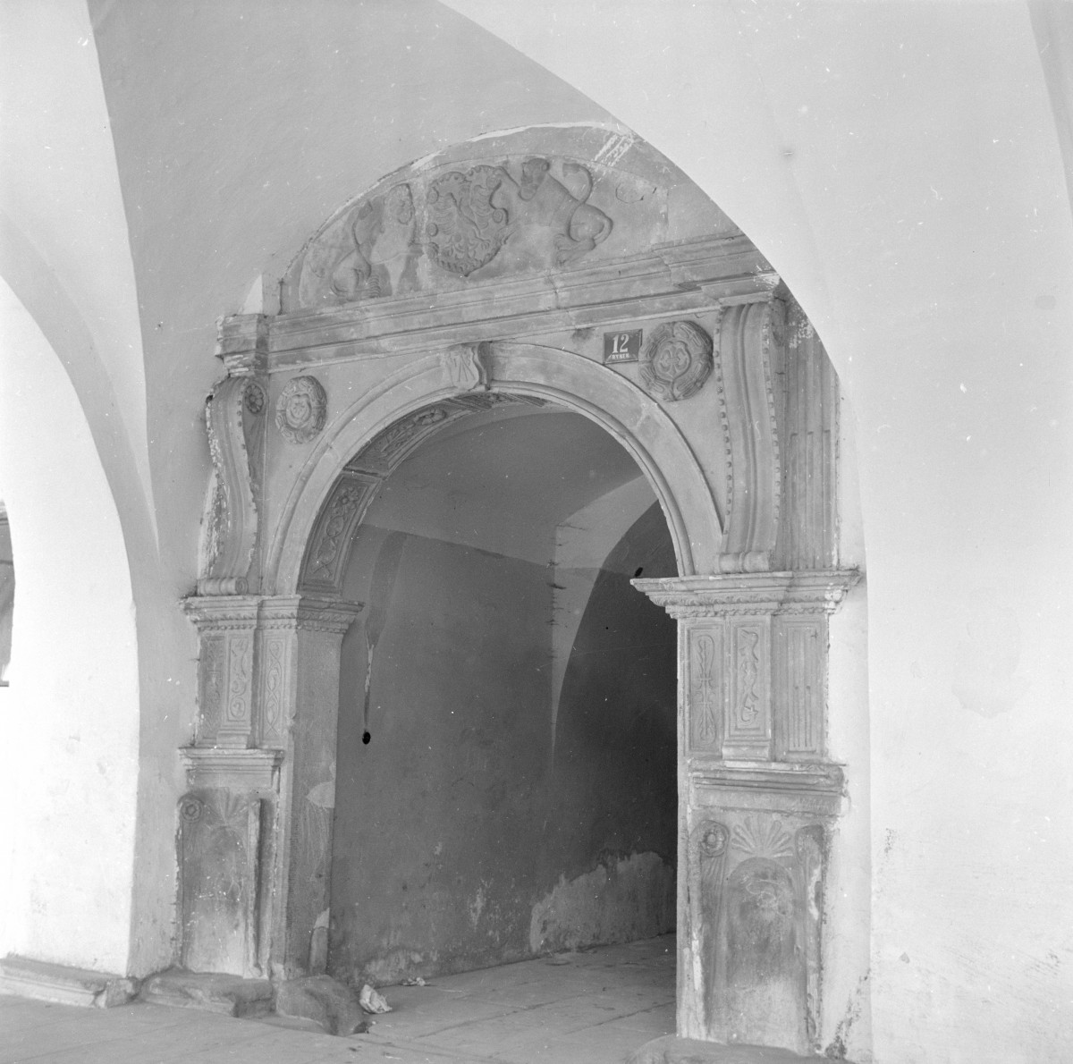 kamienica - portal, skan 1