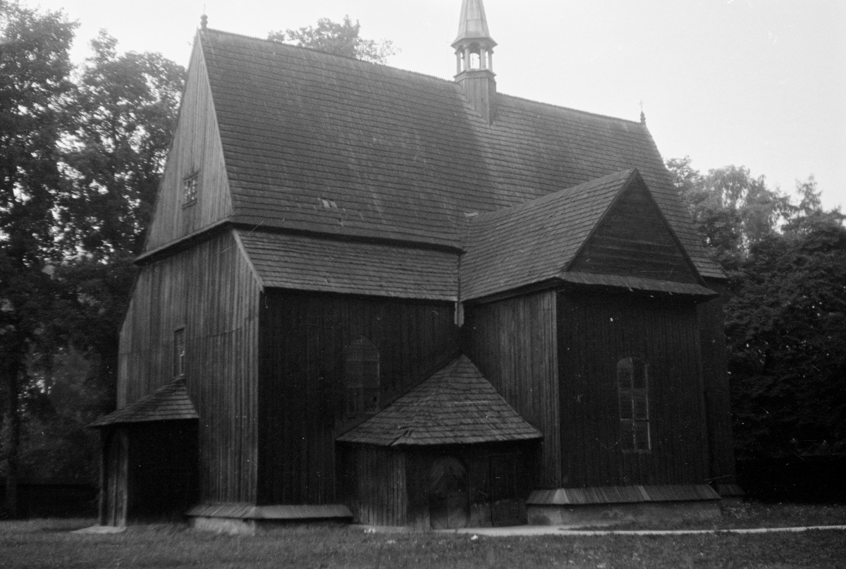 kościół św. Bartłomieja, dzwonnica i brama na teren kościoła , skan 1