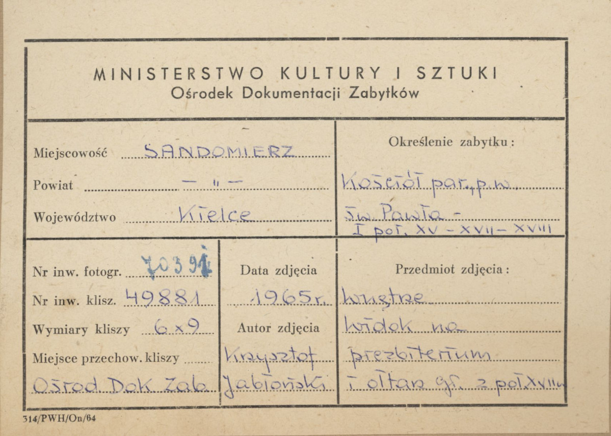 Kościół parafialny pw. św. Pawła - wnętrze, widok na prezbiterium  - metryczka, skan 1