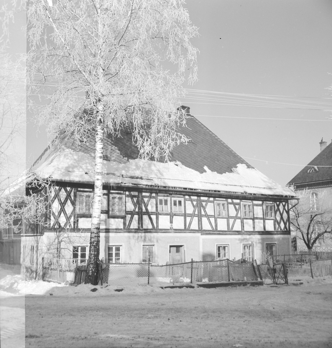 dom szachulcowy - elewacja frontowa, skan 1