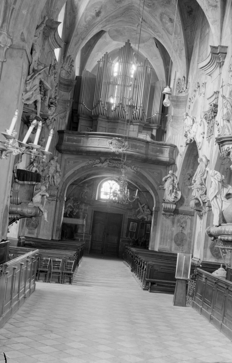 Kościół św. Bartłomieja - wnętrze: chór muzyczny, sklepienie, posadzka, portal i detale ozdobne, skan 1