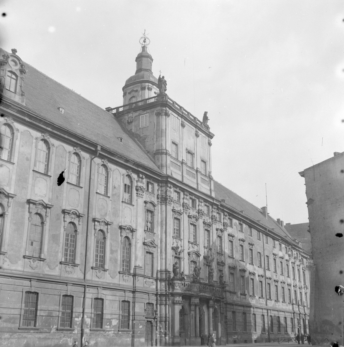 uniwersytet - elewacja od strony Starego Miasta, skan 1