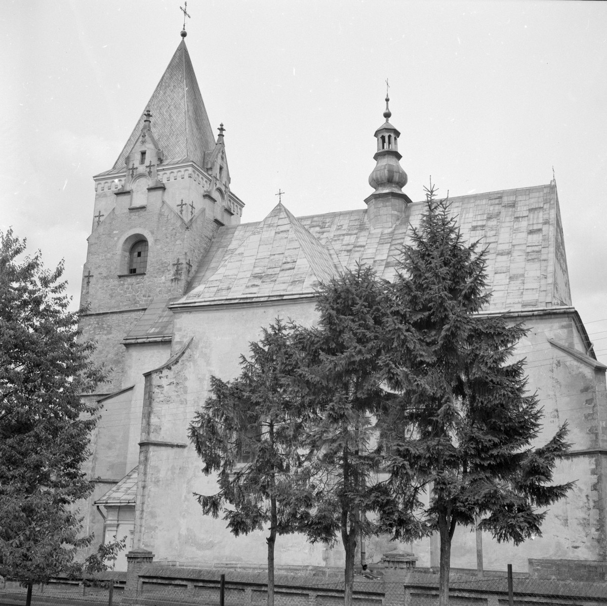 kościół N.M.P - elewacja płd., skan 1