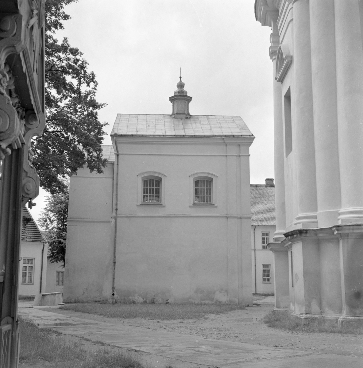 bazylika św. Piotra i św. Pawła - kaplica N.M.P obok kościoła, skan 1