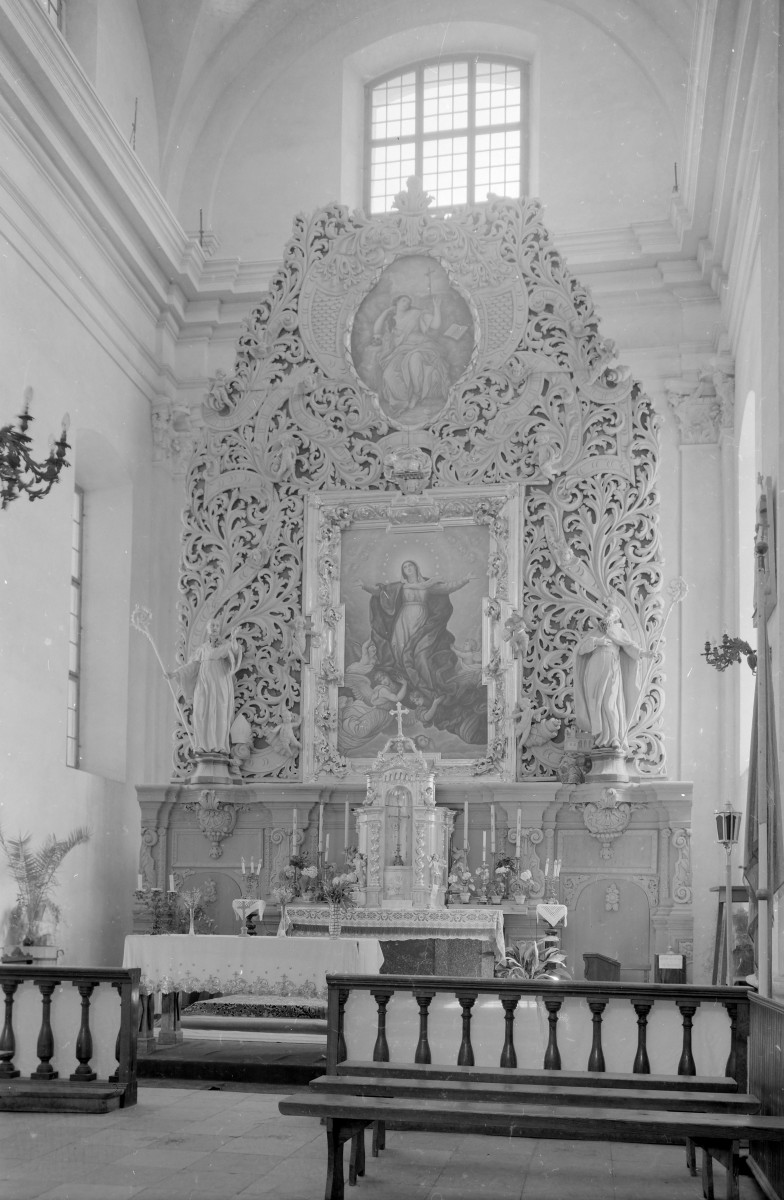 Kościół Niepokalanego Poczęcia Najświętszej Maryi Panny - wnętrze: ołtarz główny, skan 1