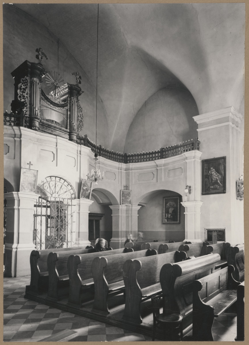 Zespół kościelno-szpitalny św. Ducha - wnętrze kościoła, widok z nawy na chór, , skan 1