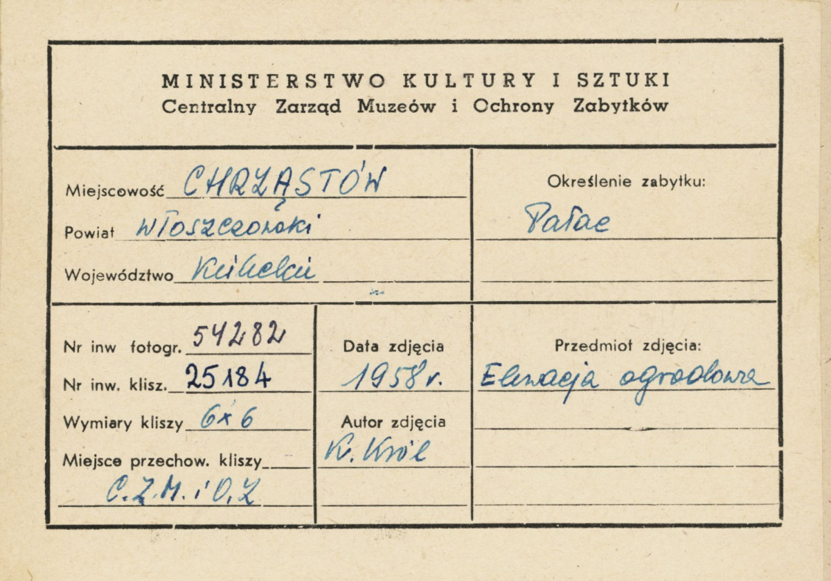 Pałac - elewacja boczna w czasie odbudowy - metryczka, skan 1