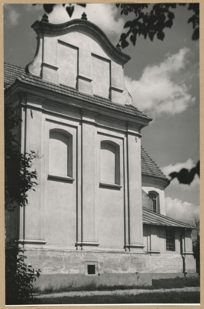Kościół parafialny - fragment elewacji płd., skan 1