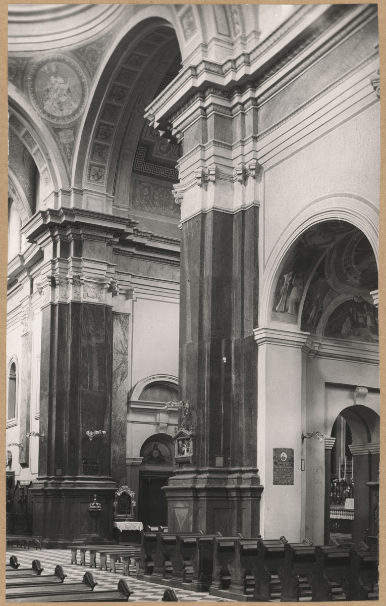 Zespół klasztorny Filipinów - wnętrze kościoła, fragment płd. strony nawy głównej , skan 1