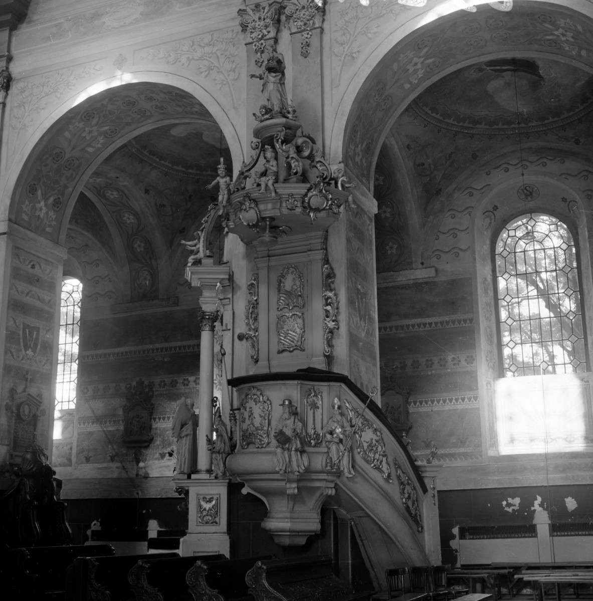 bazylika kolegiacka Wniebowzięcia - wnętrze, ambona, skan 1