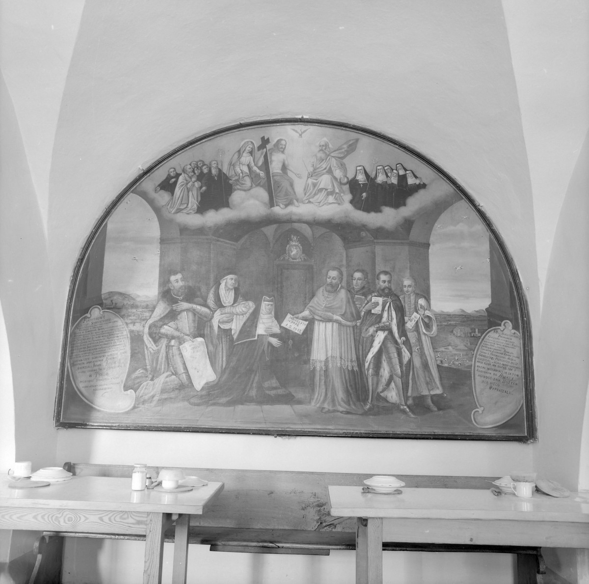 klasztor ss. Mniszek Benedyktynek - zbiory - obraz Fundatorów klasztoru z XVII / XVIII w. przemal. 1890 r., skan 1