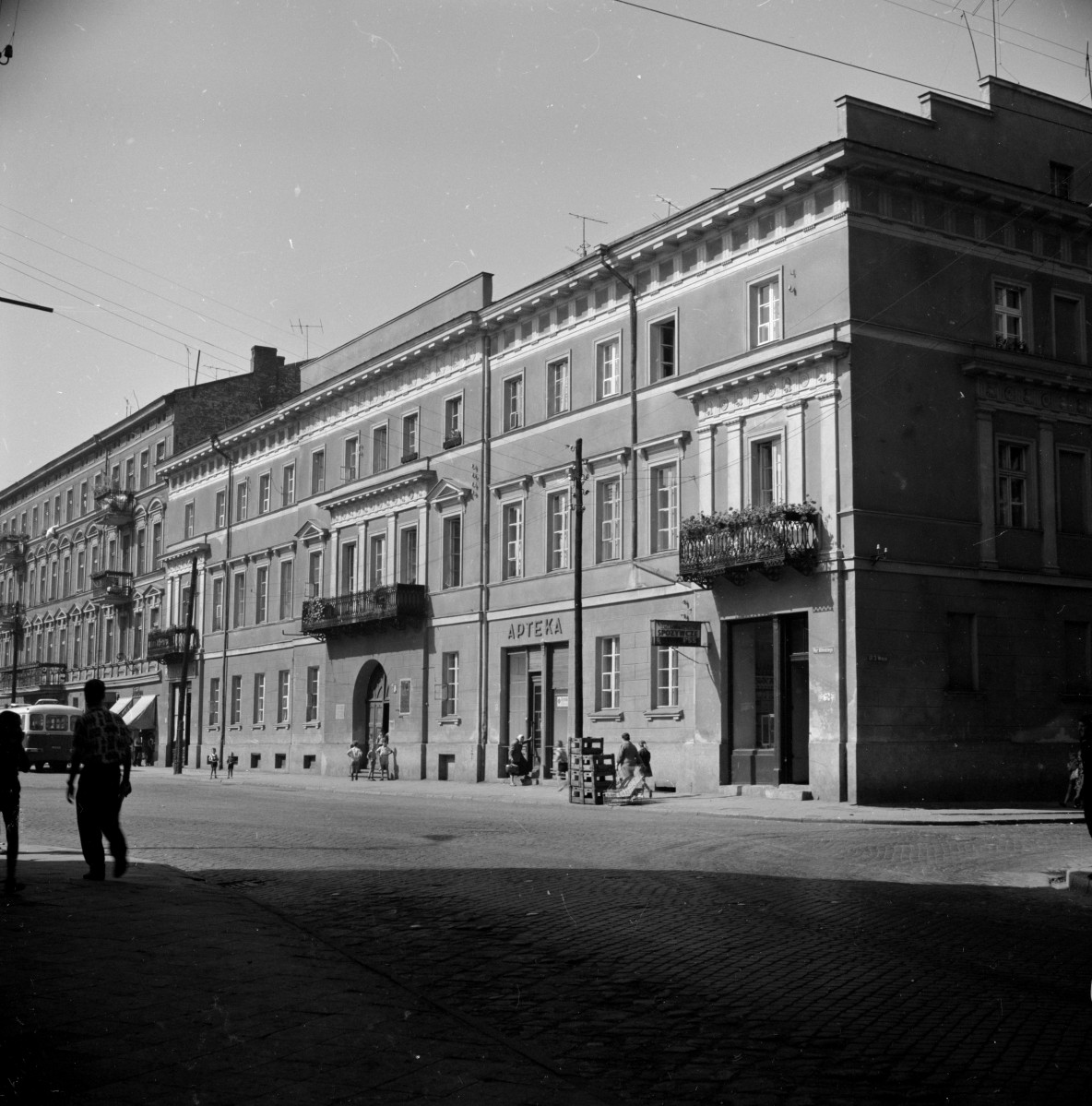 pałac Puchalskich - elewacja od ulicy, skan 1