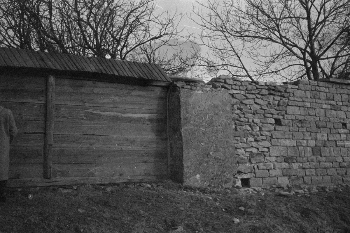 klasztor Bernardynek - mur stary i nowy, skan 1