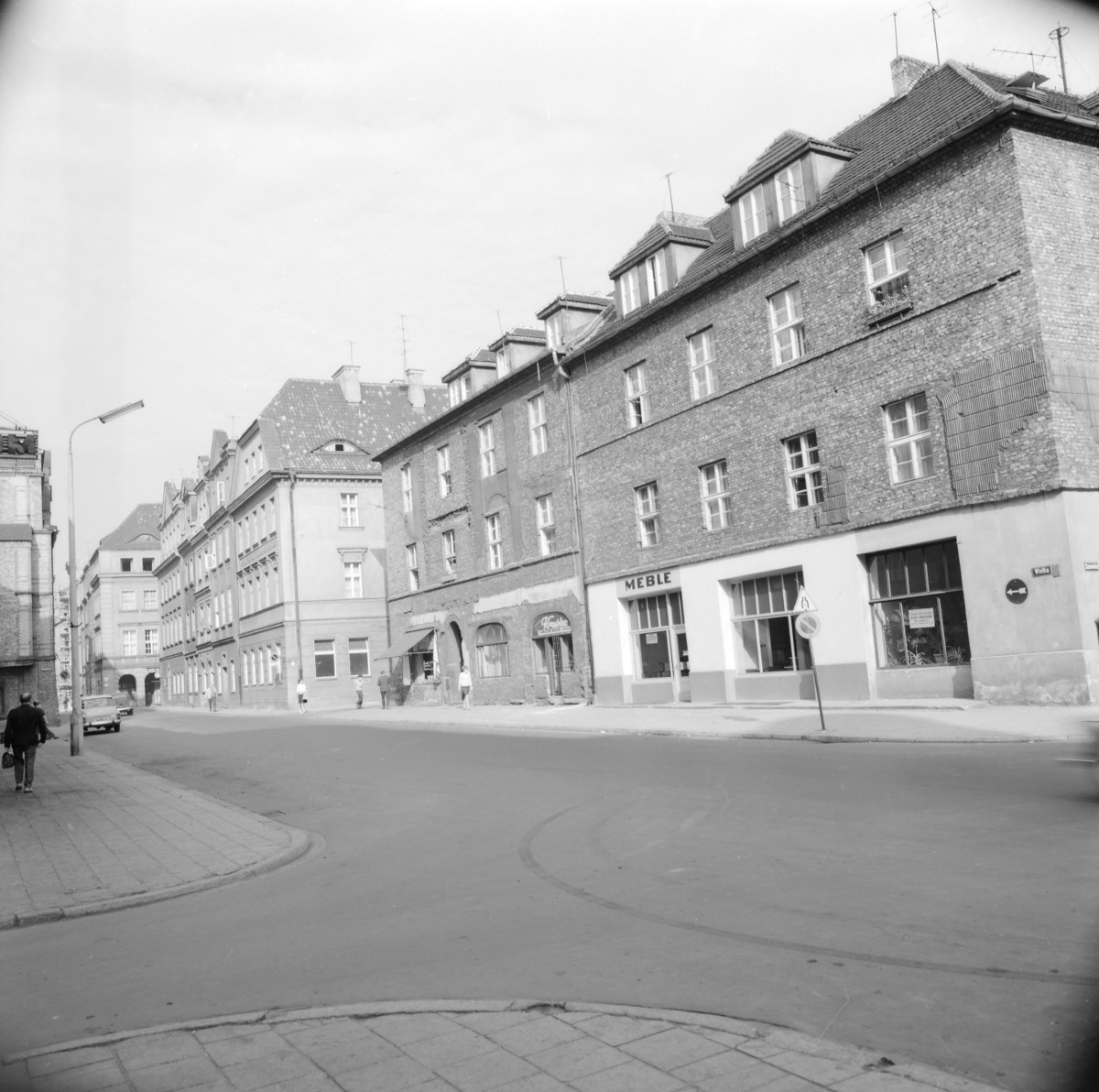 Zabudowa miejska. Widok ogólny. Elewacje budynków., skan 1