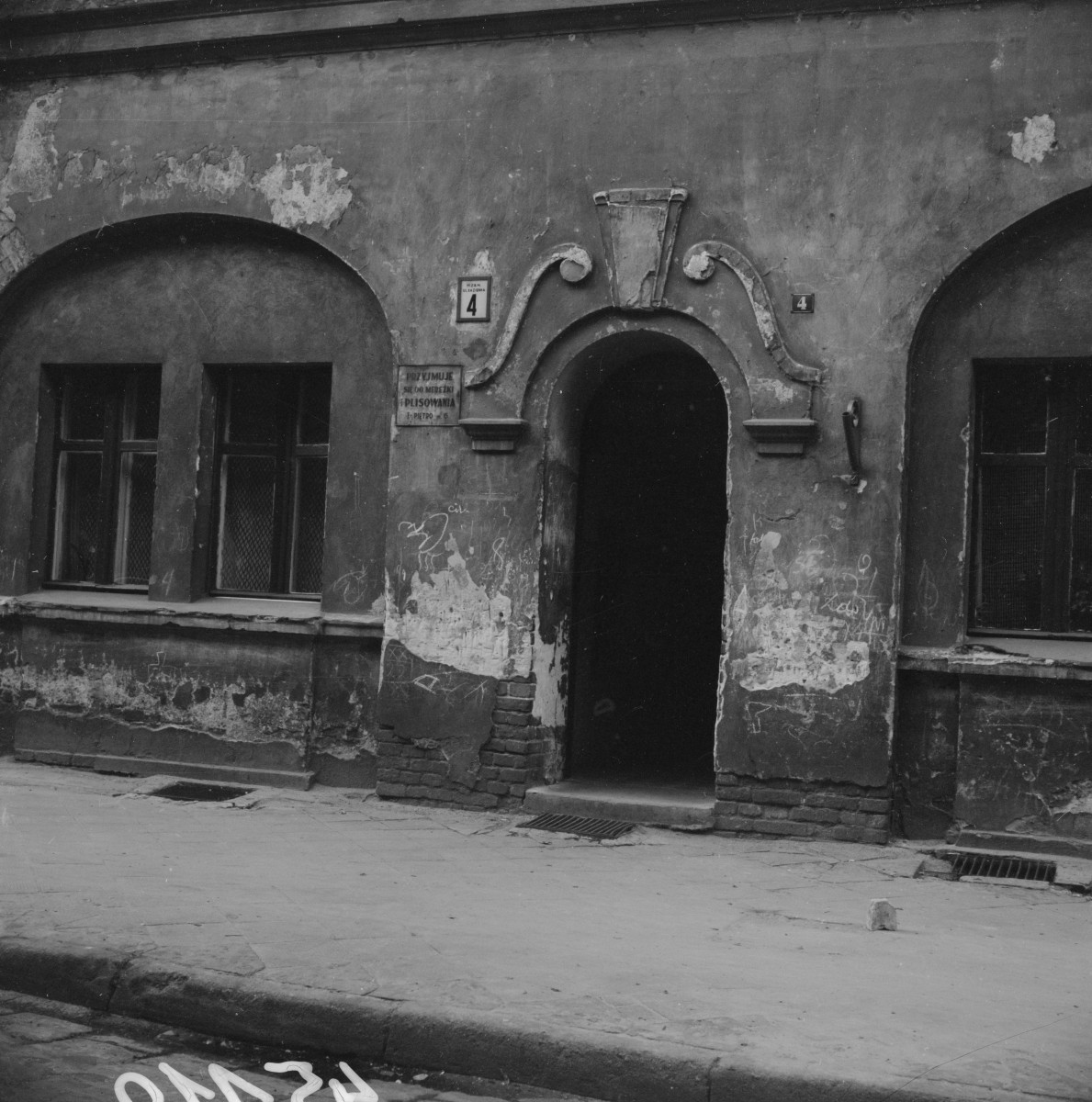 kamienica - elewacja od ulicy, portal, skan 1