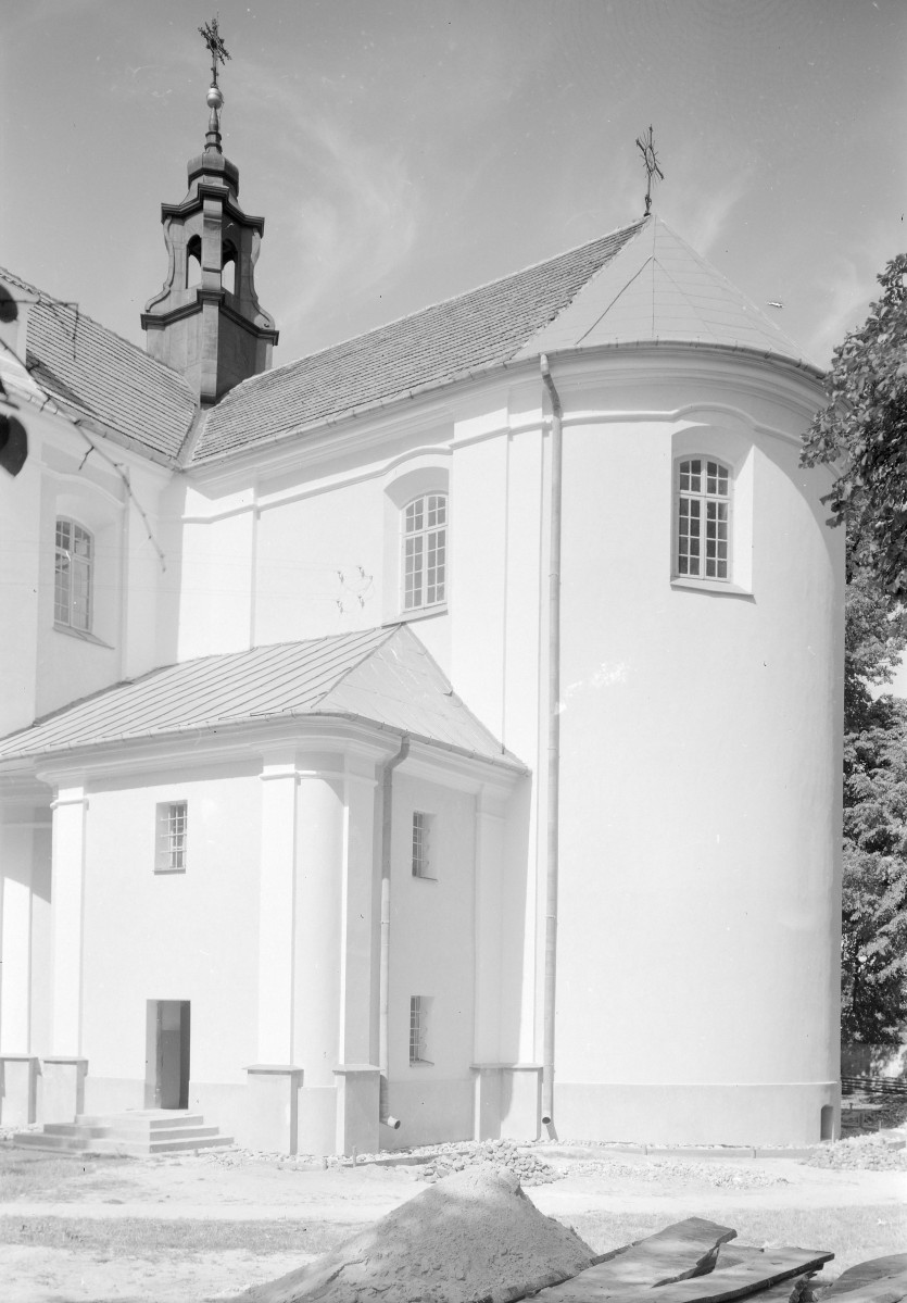 Kościół parafialny pw. NPNMP - prezbiterium, elewacja, skan 1