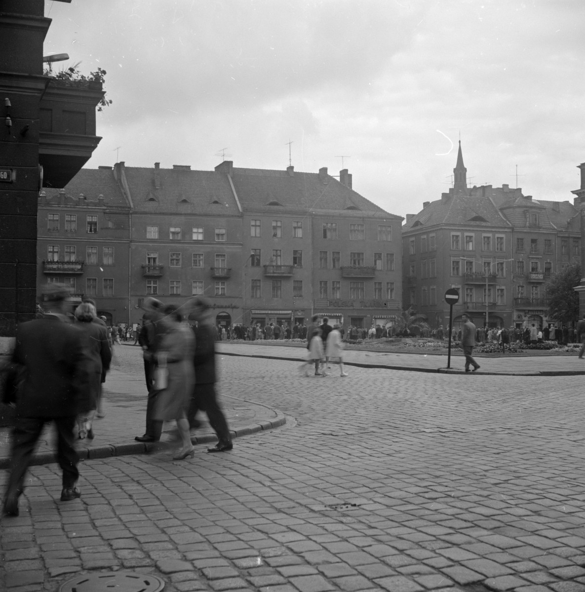 rynek - widok ogólny, zabudowa miejska, skan 1