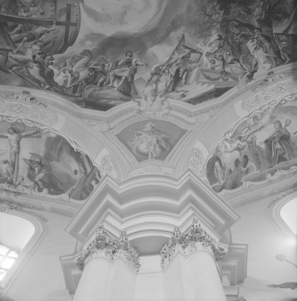 Bazylika mniejsza św. Jadwigi - wnętrze: polichromie na sklepieniu, sceny biblijne , skan 1