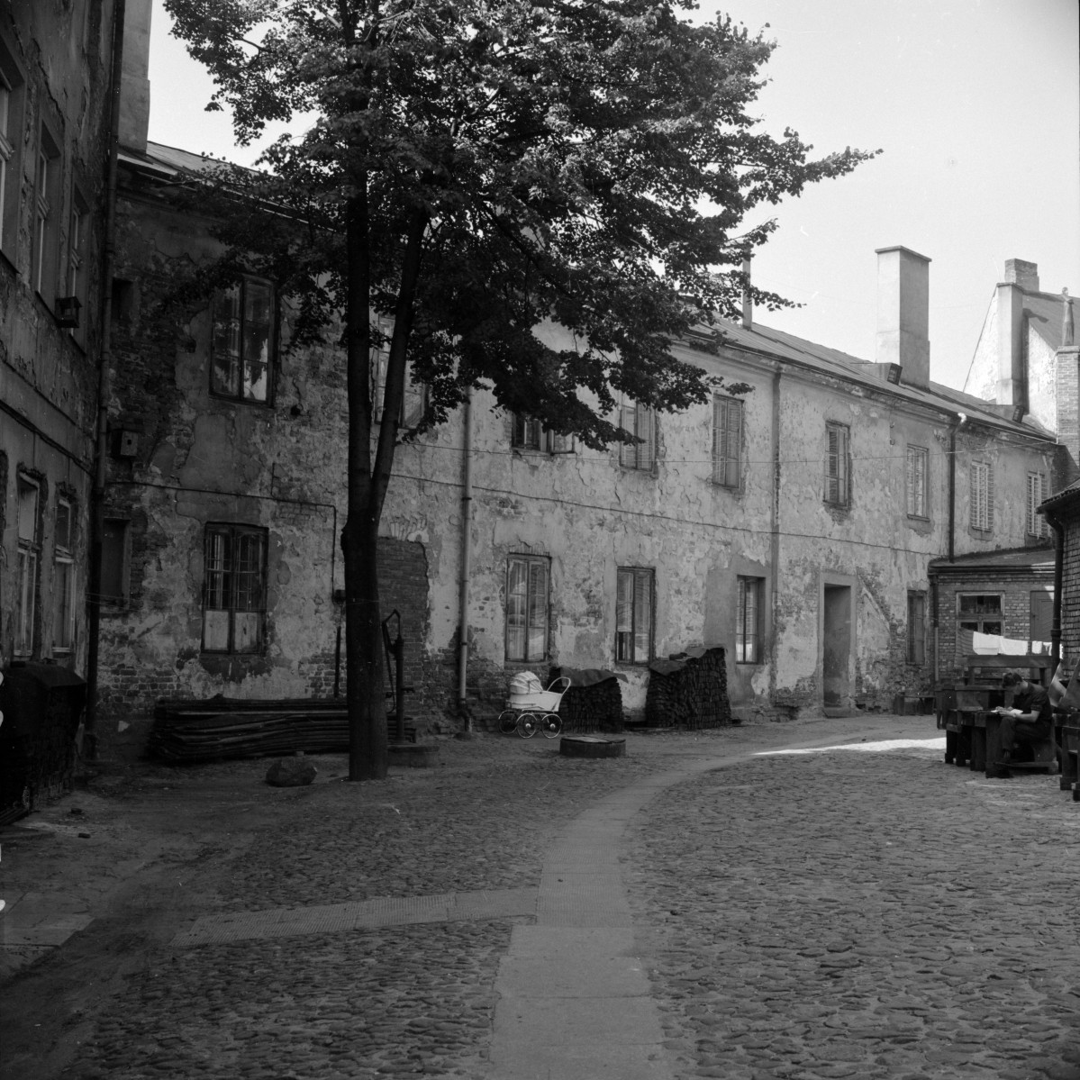 kamienica - elewacja od podwórza, skan 1