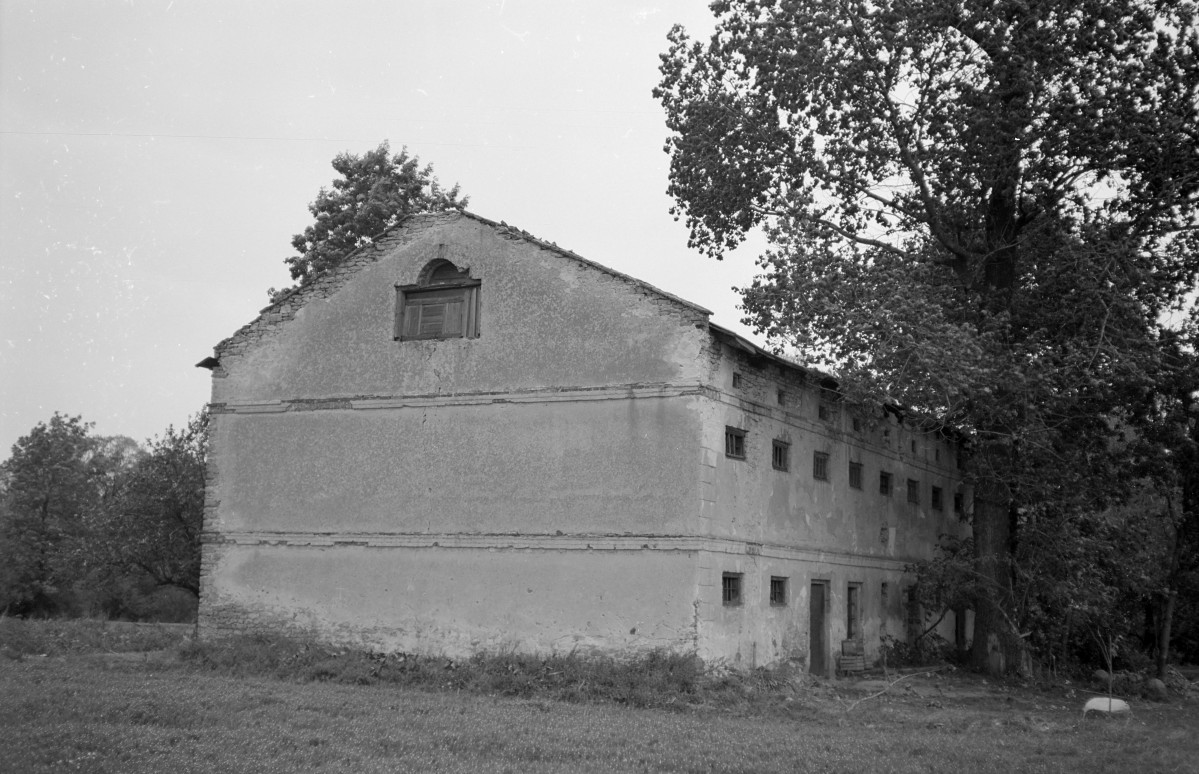 spichlerz - widok od północnego-wschodu, skan 1