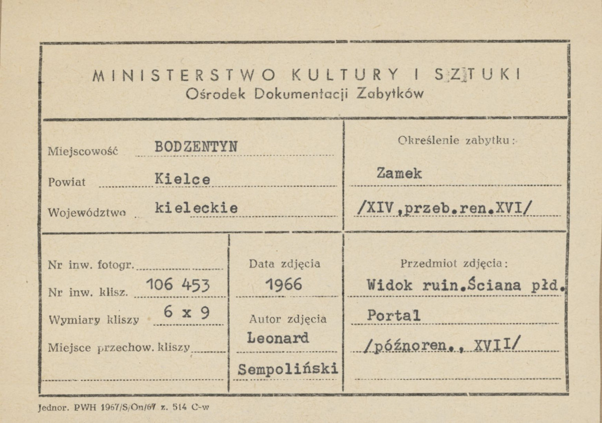 Ruiny zamku biskupów krakowskich - fragment z bramą - metryczka, skan 1