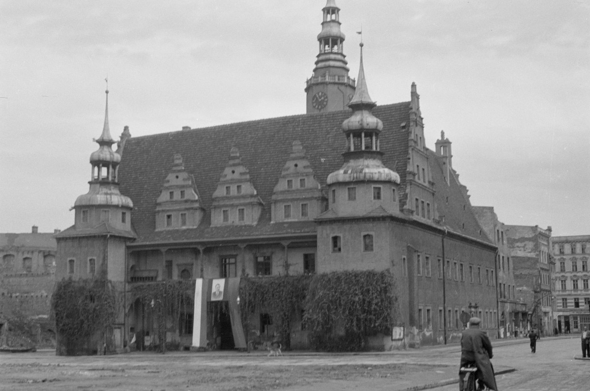 ratusz - elewacja frontowa, skan 1