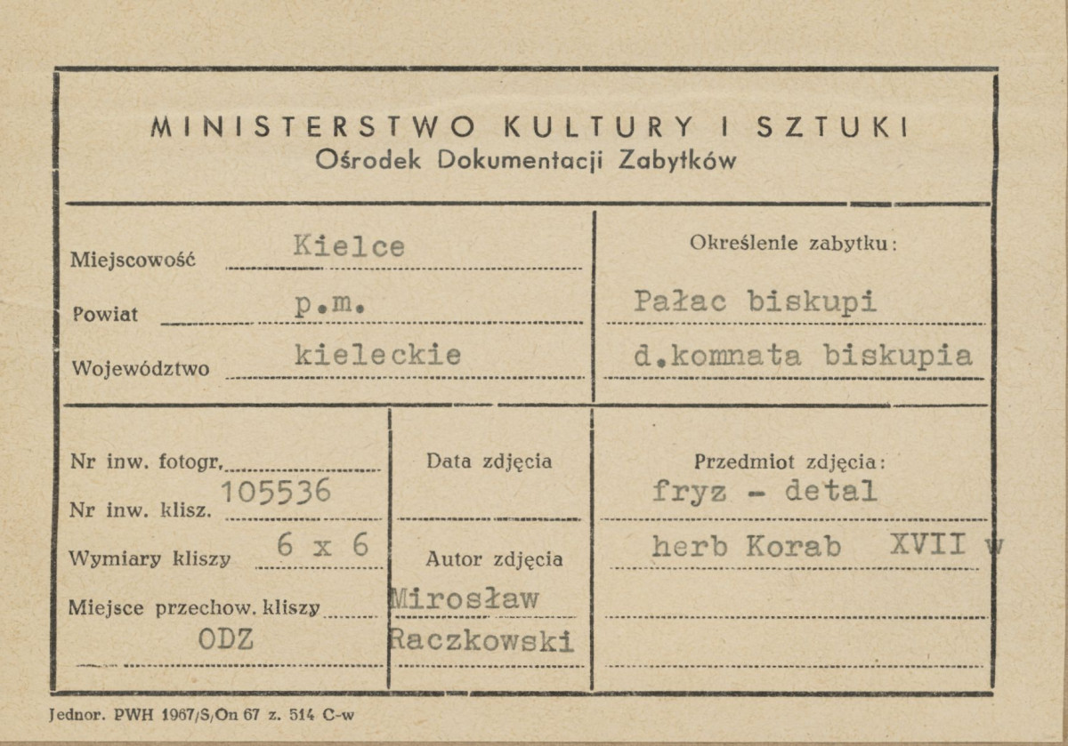 Pałac biskupów - wnętrze, d. komnata biskupia, fragment malowidła na fryzie, herb Korab - metryczka, skan 1
