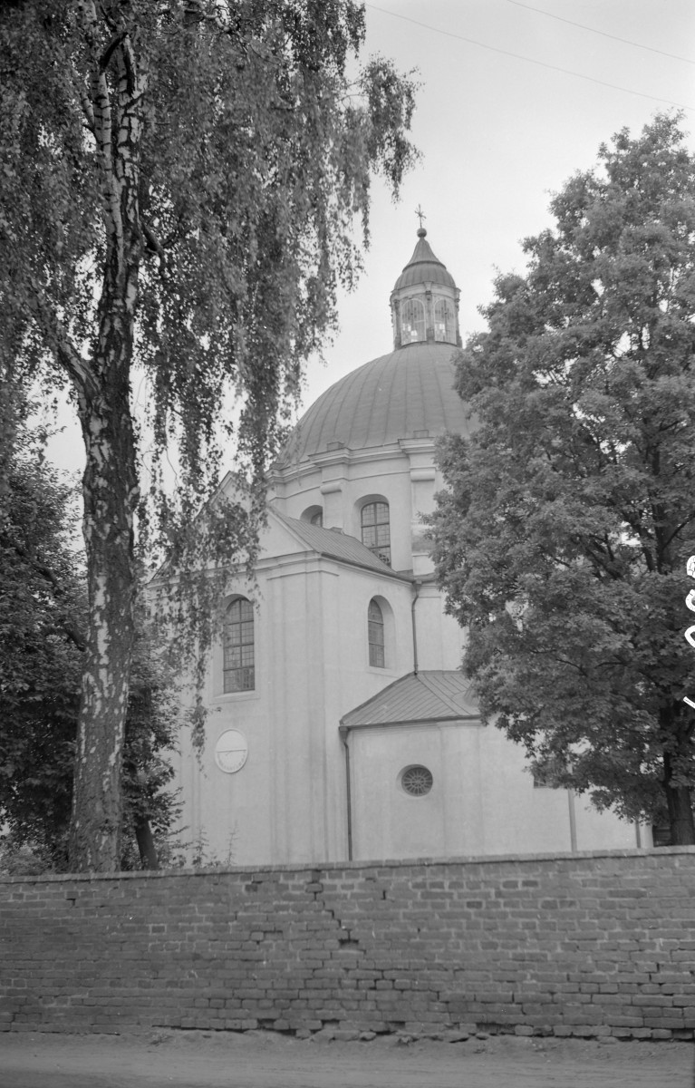 Bazylika Wniebowzięcia NMP i św. Michała Archanioła - widok ogólny., skan 1