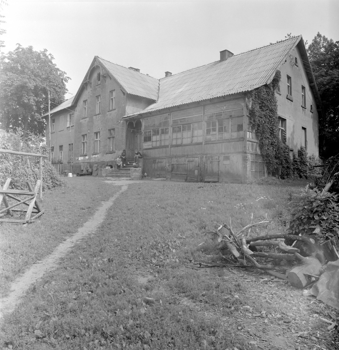 dwór - widok ogólny, skan 1