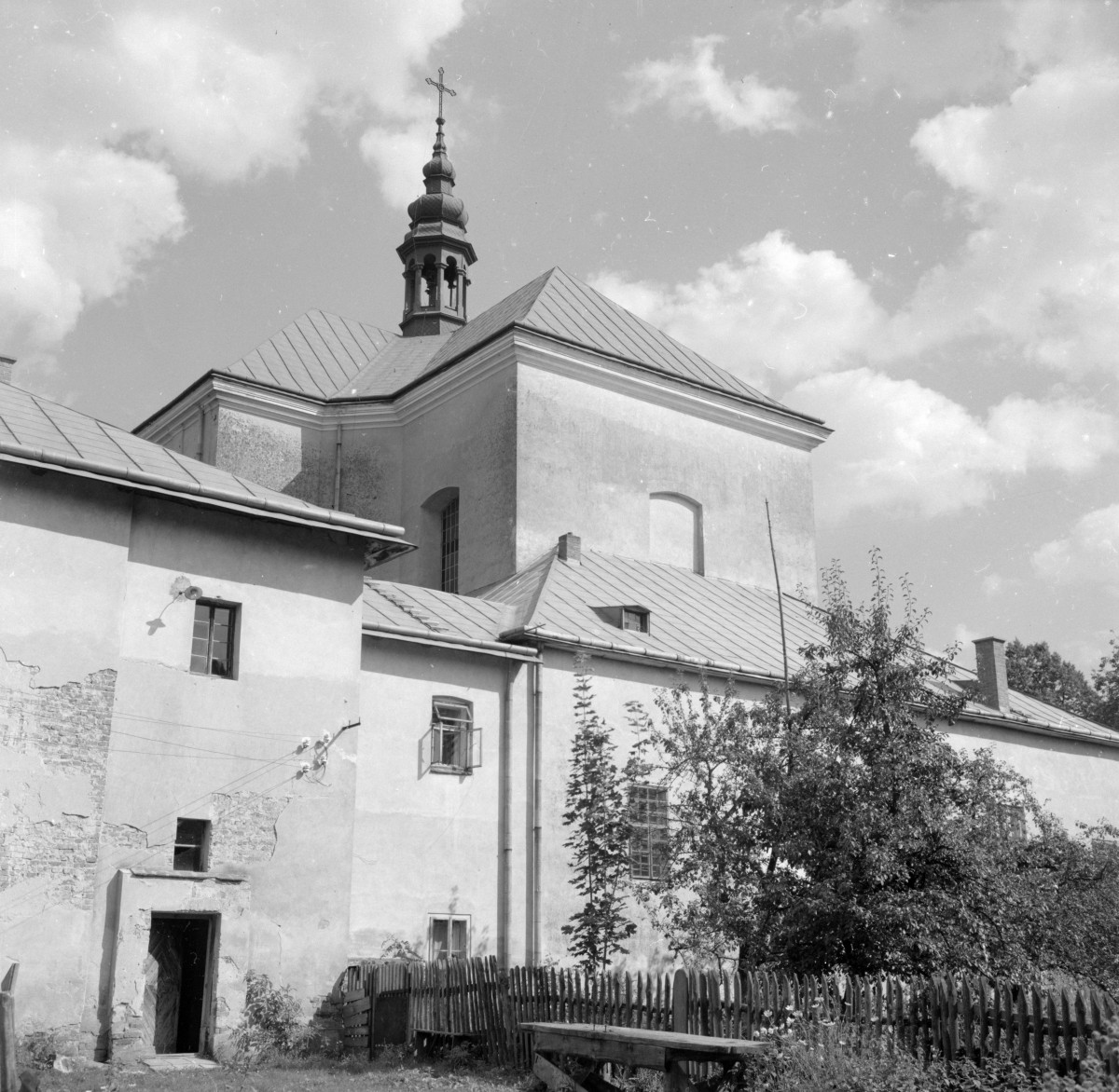 kościół Wniebowzięcia Najświętszej Maryi Panny - elewacja zachodnia, skan 1