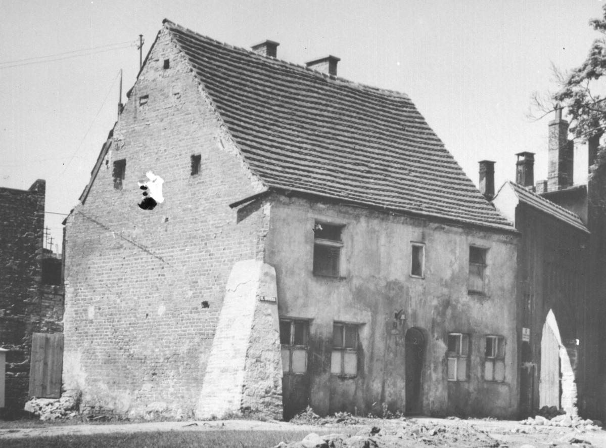 dom kata z XV wieku - widok ogólny, skan 1