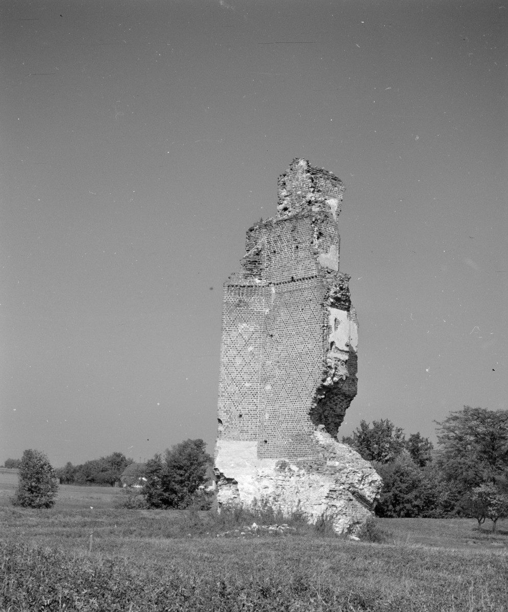 fragment ruin zamku, skan 1