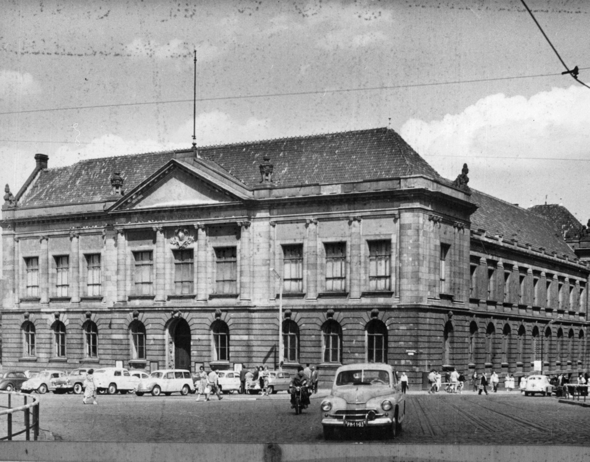 muzeum narodowe - fasada, skan 1