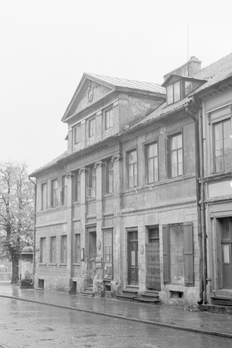 kamienica - detal architektoniczny, elewacja frontowa, skan 1