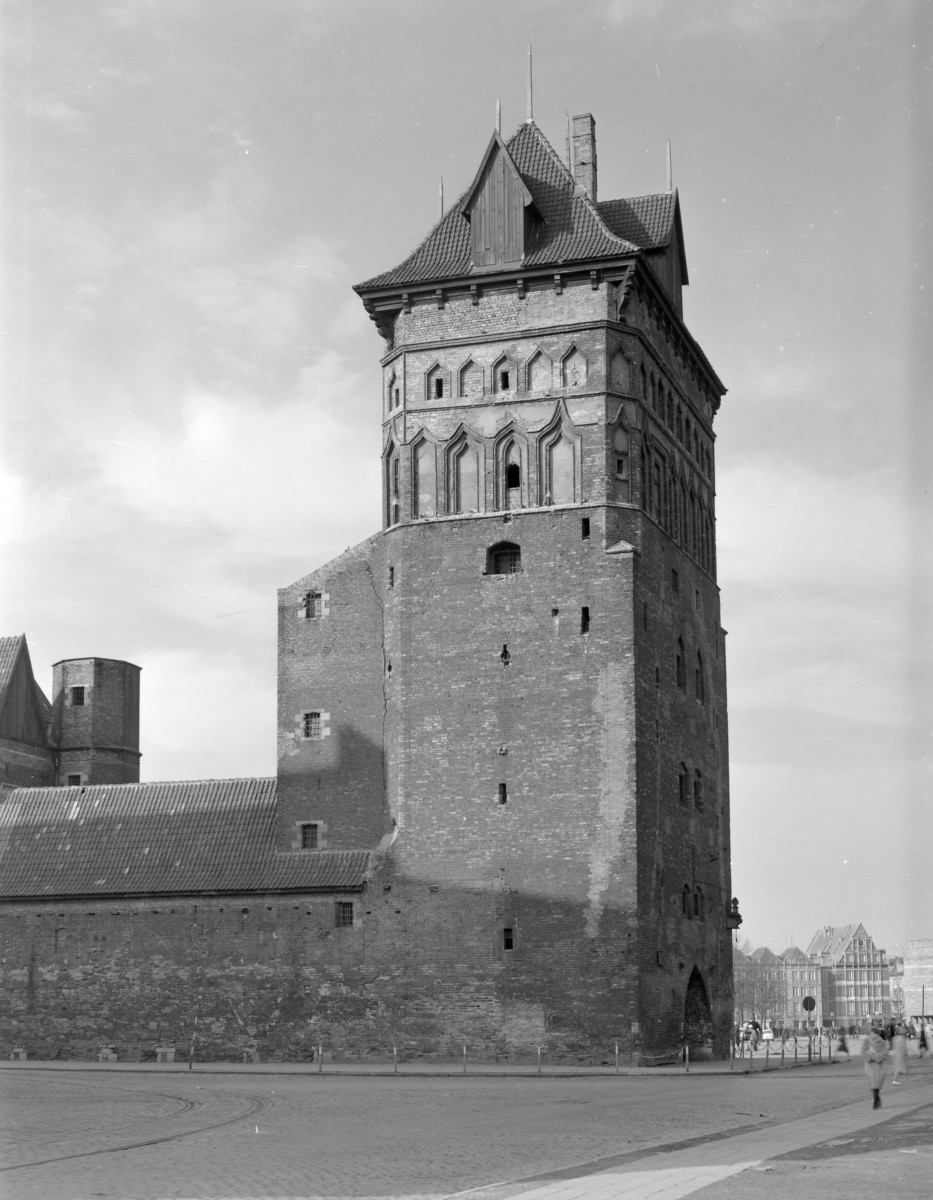 wieża więzienna - elewacja, skan 1